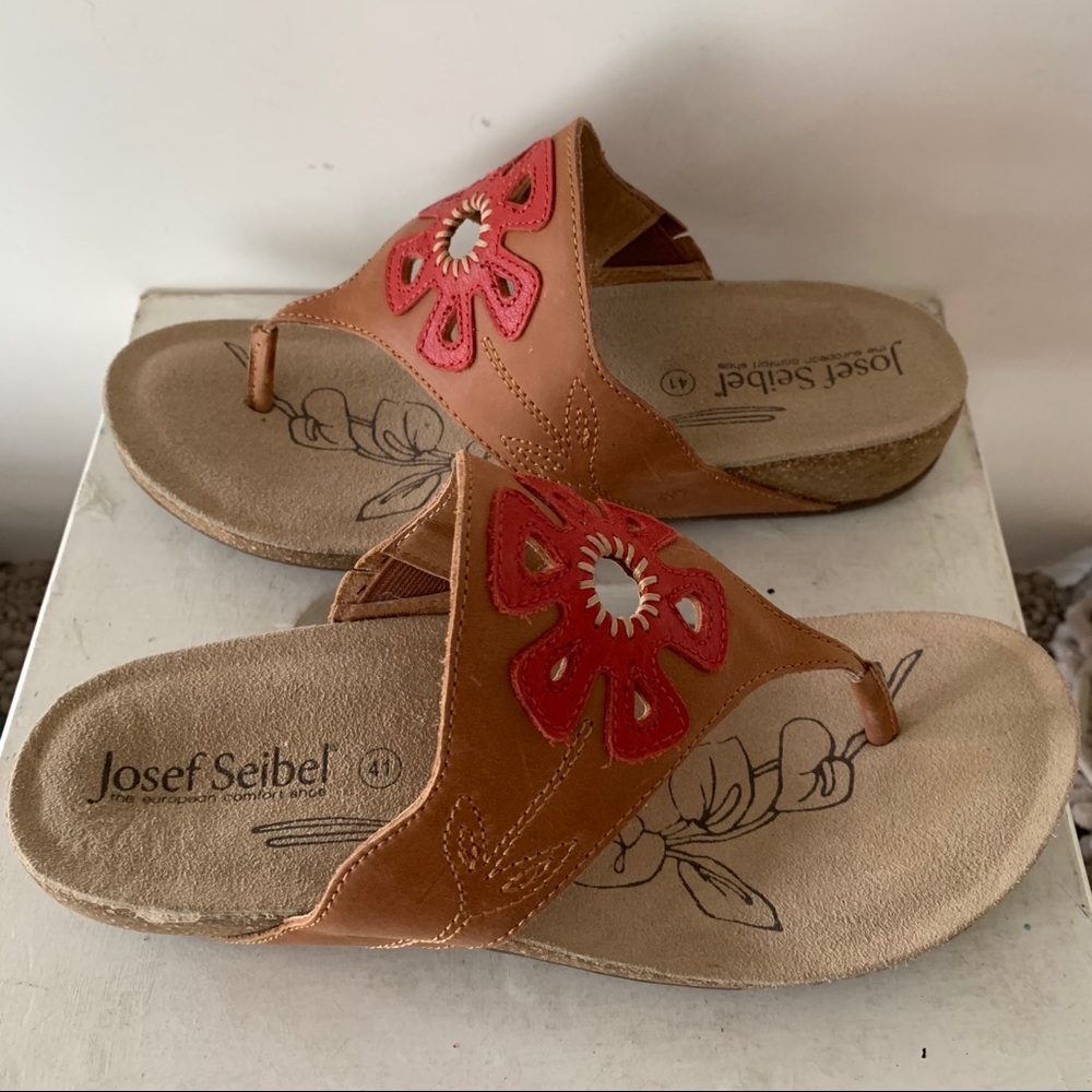Josef seibel Natalya 09 floral design top sandal.    NWOT